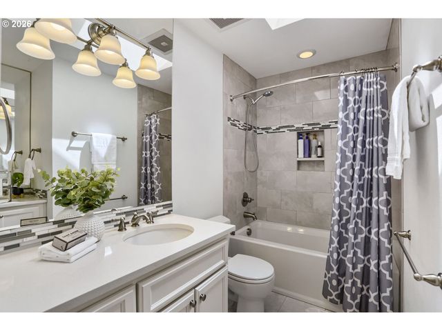 13876 PROVINCIAL HILL Dr, Lake Oswego, OR 97035