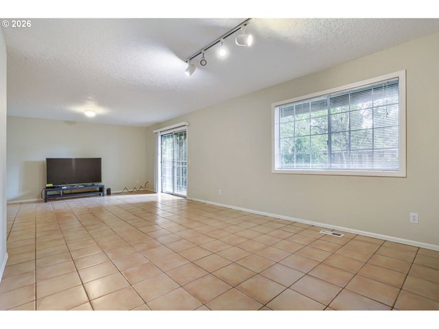 13876 PROVINCIAL HILL Dr, Lake Oswego, OR 97035