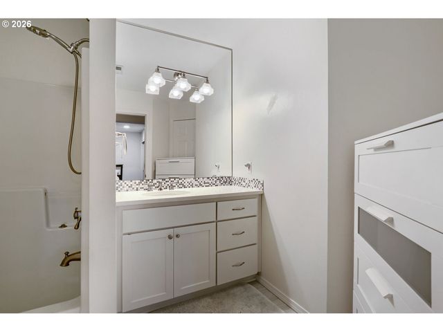 13876 PROVINCIAL HILL Dr, Lake Oswego, OR 97035