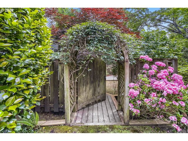 13876 PROVINCIAL HILL Dr, Lake Oswego, OR 97035