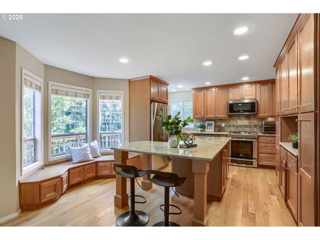 13876 PROVINCIAL HILL Dr, Lake Oswego, OR 97035