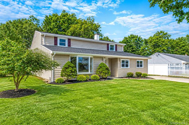 118 Boyle Road, Selden, NY 11784