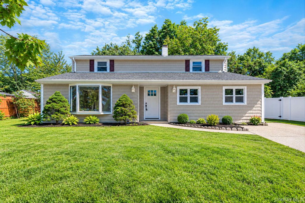 118 Boyle Road, Selden, NY 11784