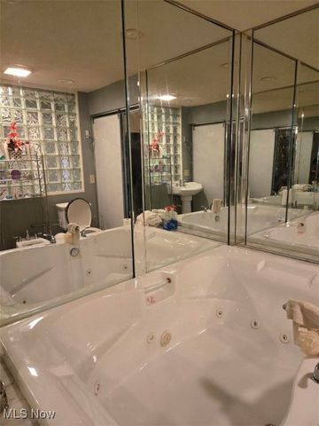 2186 mount vernon Boulevard, East Cleveland, OH 44112