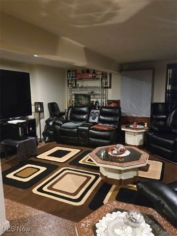 2186 mount vernon Boulevard, East Cleveland, OH 44112