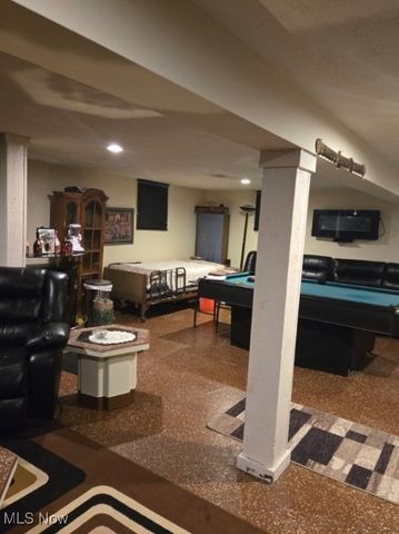 2186 mount vernon Boulevard, East Cleveland, OH 44112