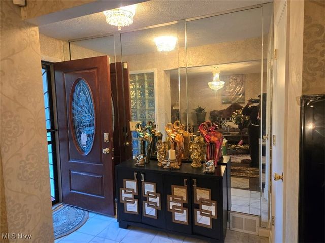 2186 mount vernon Boulevard, East Cleveland, OH 44112