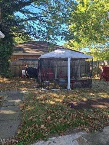 2186 mount vernon Boulevard, East Cleveland, OH 44112