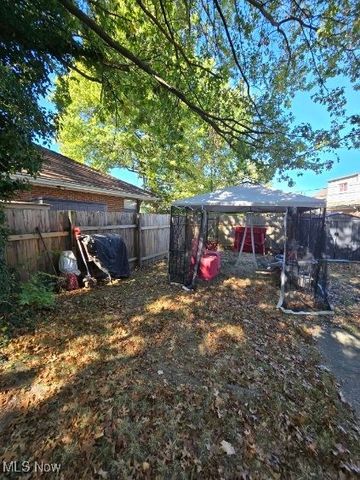 2186 mount vernon Boulevard, East Cleveland, OH 44112