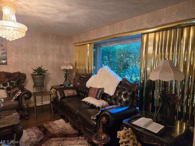 2186 mount vernon Boulevard, East Cleveland, OH 44112