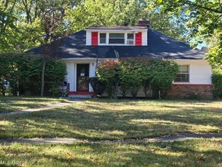 2186 mount vernon Boulevard, East Cleveland, OH 44112