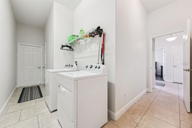 2004 WINNIPEG WAY, Groveland, FL 34736