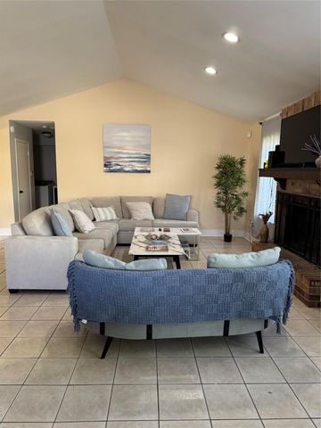 102 Skyloop DR, Austin, TX 78745