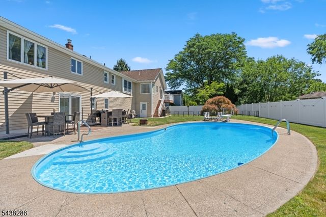 15 Kuiken Ct, Wayne Twp., NJ 07470