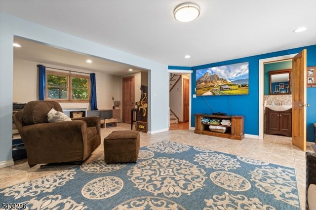 15 Kuiken Ct, Wayne Twp., NJ 07470