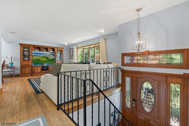 15 Kuiken Ct, Wayne Twp., NJ 07470