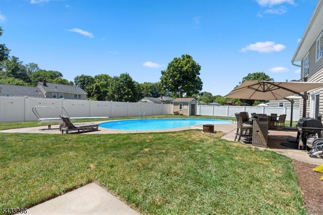 15 Kuiken Ct, Wayne Twp., NJ 07470