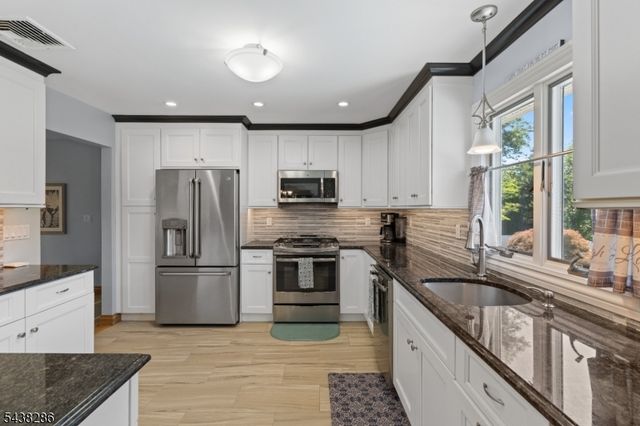 15 Kuiken Ct, Wayne Twp., NJ 07470