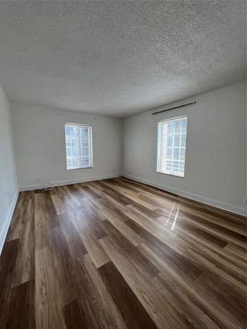 5221 Geneva Way 208, Doral, FL 33166