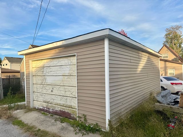 13226 S Houston Avenue, Chicago, IL 60633