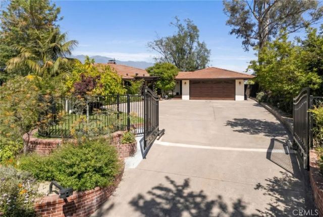 3854 Hampstead, La Canada Flintridge, CA 91011