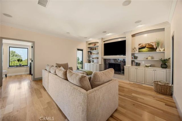 3854 Hampstead, La Canada Flintridge, CA 91011