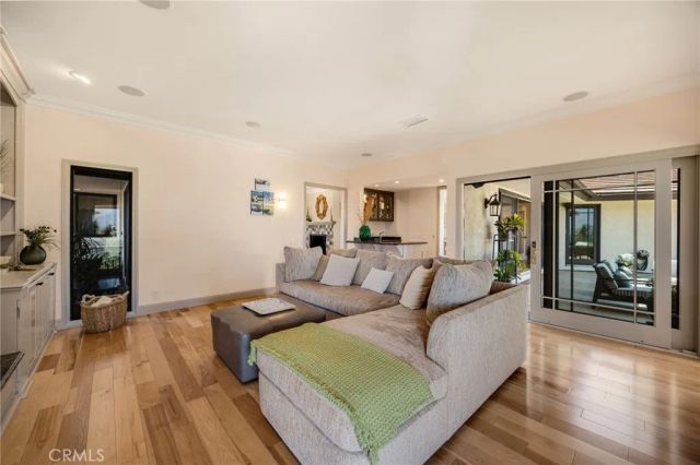 3854 Hampstead, La Canada Flintridge, CA 91011