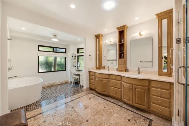 3854 Hampstead, La Canada Flintridge, CA 91011