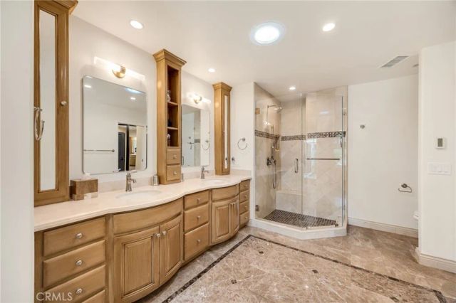 3854 Hampstead, La Canada Flintridge, CA 91011