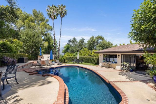 3854 Hampstead, La Canada Flintridge, CA 91011