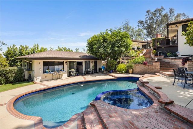 3854 Hampstead, La Canada Flintridge, CA 91011