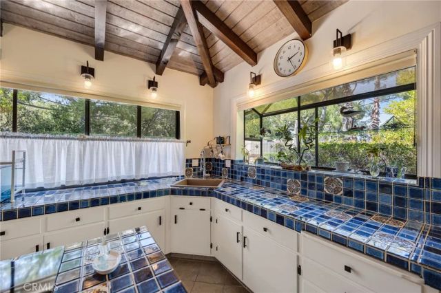 3854 Hampstead, La Canada Flintridge, CA 91011