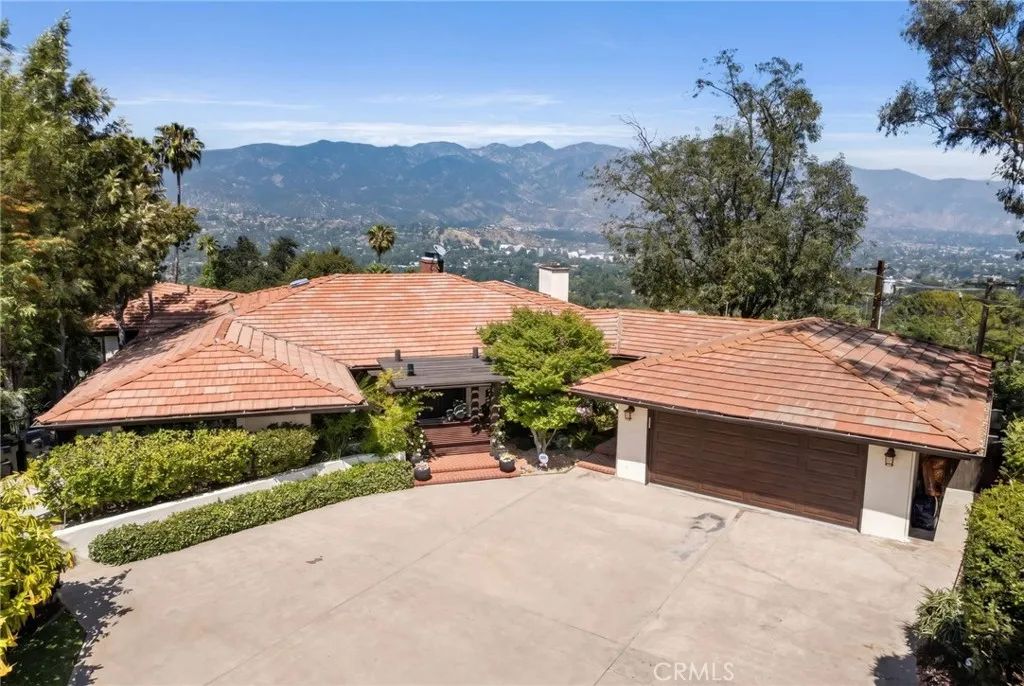 3854 Hampstead, La Canada Flintridge, CA 91011
