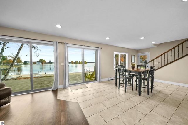 7119 W White Birch Avenue, Lake City, MI 49651