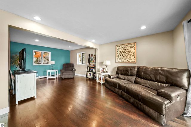 7119 W White Birch Avenue, Lake City, MI 49651