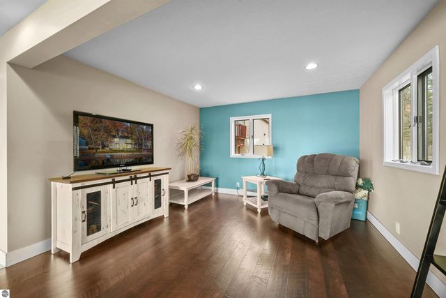 7119 W White Birch Avenue, Lake City, MI 49651