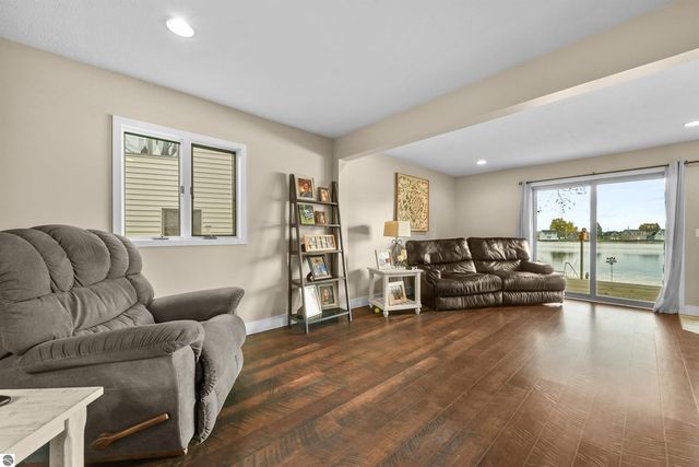 7119 W White Birch Avenue, Lake City, MI 49651