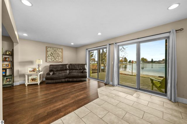 7119 W White Birch Avenue, Lake City, MI 49651