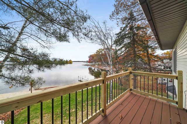 7119 W White Birch Avenue, Lake City, MI 49651