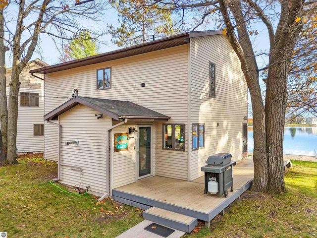 7119 W White Birch Avenue, Lake City, MI 49651