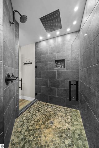 7119 W White Birch Avenue, Lake City, MI 49651