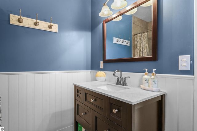 7119 W White Birch Avenue, Lake City, MI 49651