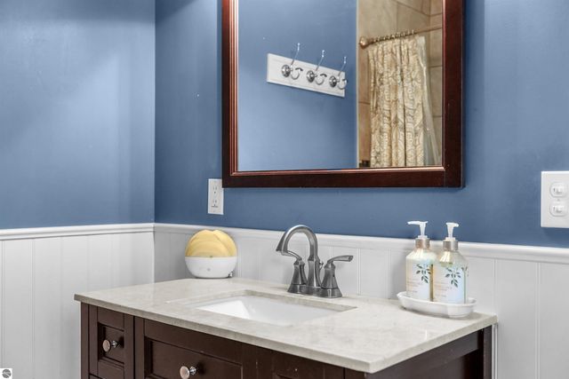 7119 W White Birch Avenue, Lake City, MI 49651