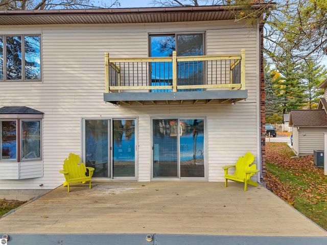 7119 W White Birch Avenue, Lake City, MI 49651