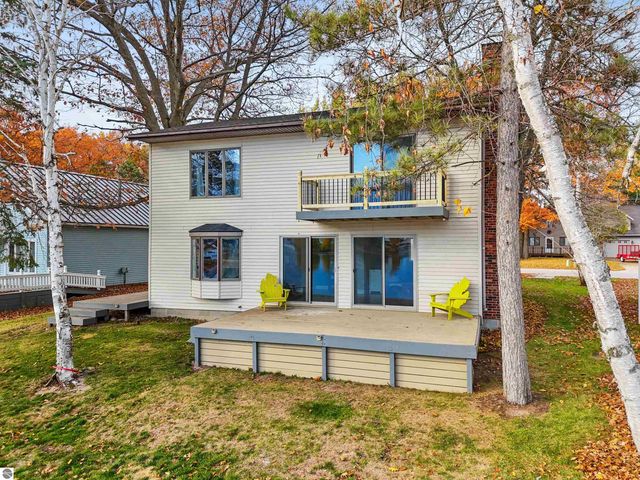 7119 W White Birch Avenue, Lake City, MI 49651