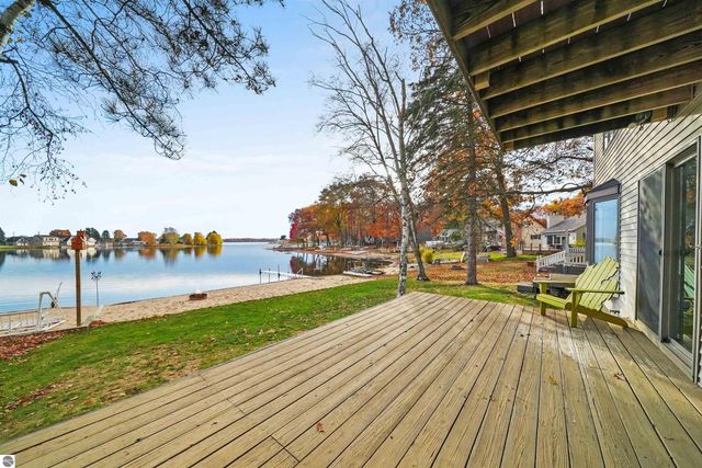 7119 W White Birch Avenue, Lake City, MI 49651