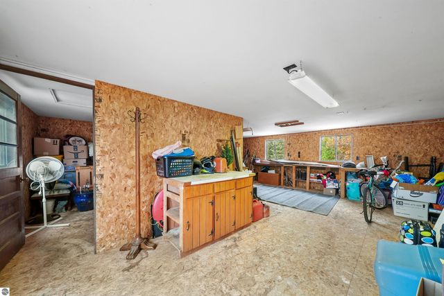 7119 W White Birch Avenue, Lake City, MI 49651