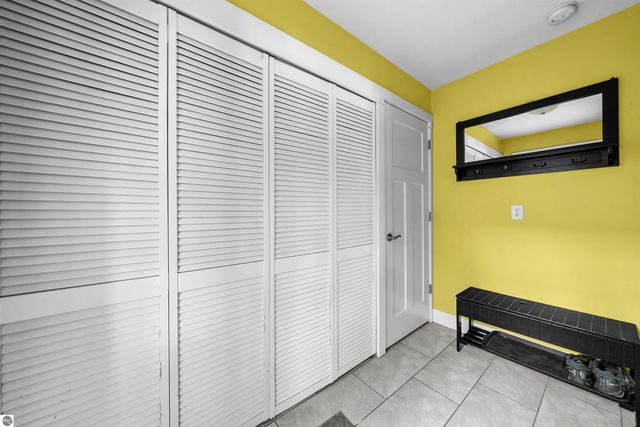 7119 W White Birch Avenue, Lake City, MI 49651