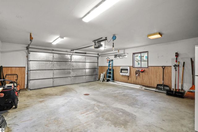 7119 W White Birch Avenue, Lake City, MI 49651