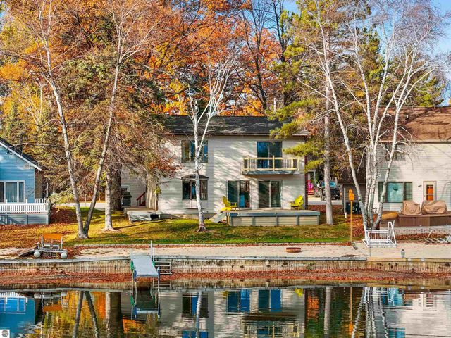 7119 W White Birch Avenue, Lake City, MI 49651